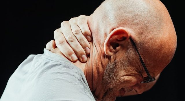 Soulager les douleurs cervicales avec ces accessoires